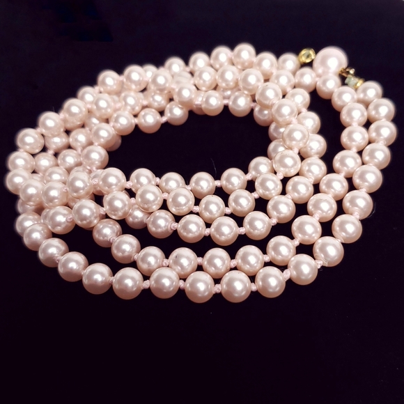 Vintage Jewelry - Vintage Hand Knotted Pale Pink Faux Pearl Necklace